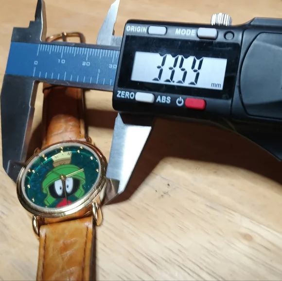 Armitron Quartz Marvin the Martian watch Green face 3 hand movement 33.5 mm case - Picture 5 of 8